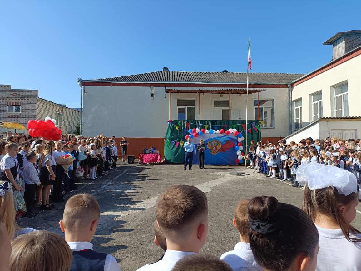 Линейка, посвященная окончанию учебного года..